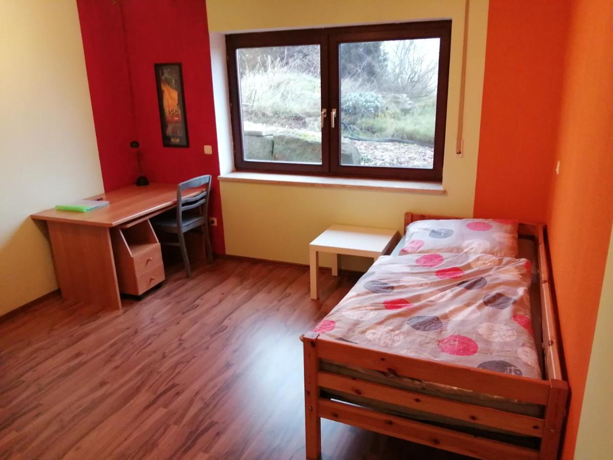 Moderne Ganze Ferienwohnung 1Km Zum Funpark Und Nur 15 Minuten Nach Nuernberg Цирндорф Екстериор снимка